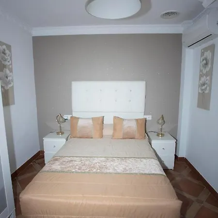 El Chaparro Junto A La Venta El Loro Kır Evi Barbate