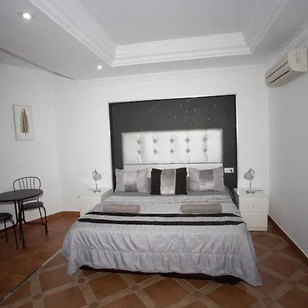 El Chaparro Junto A La Venta El Loro Kır Evi *